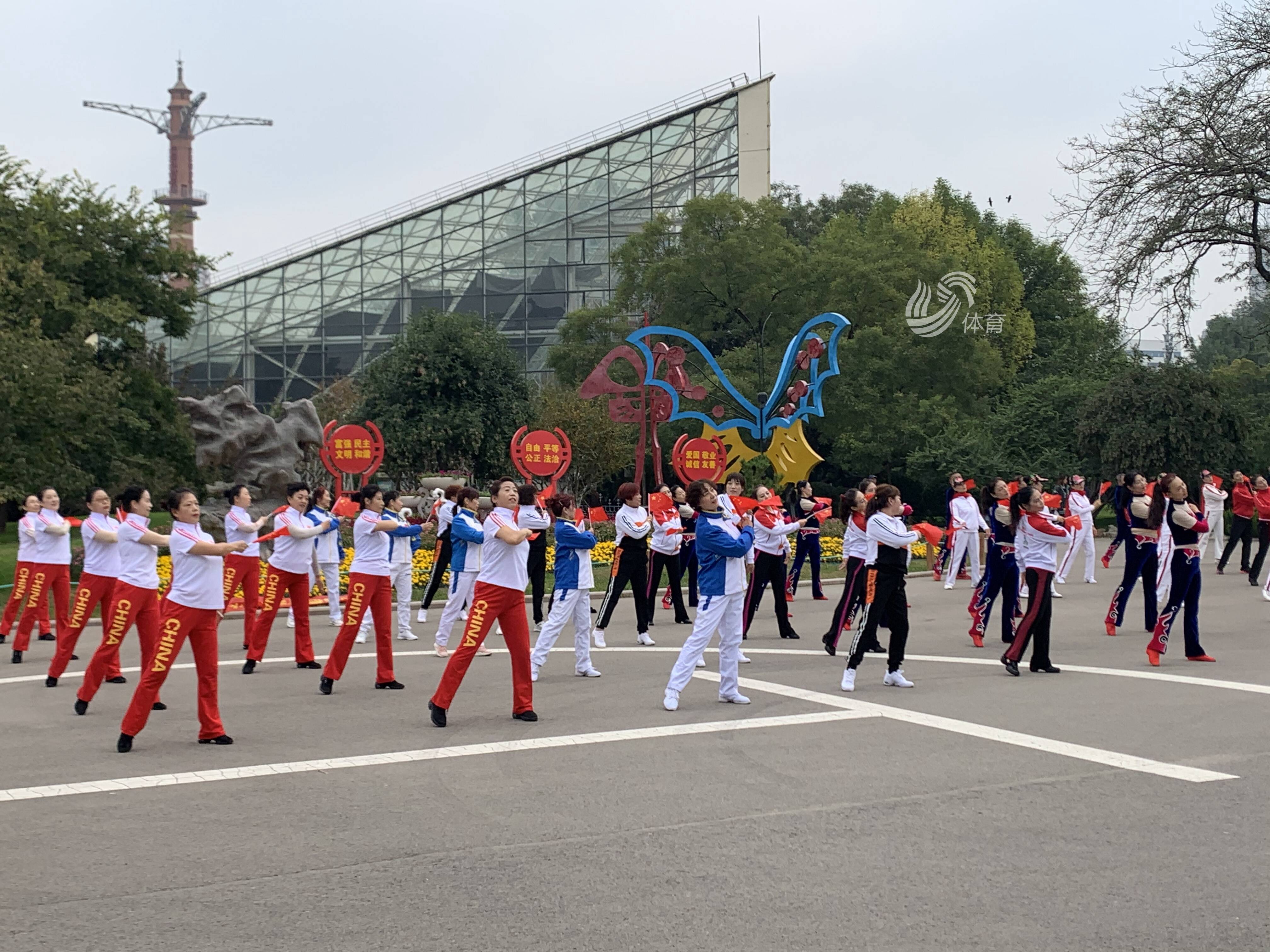 广州新春唱响我和我的祖国快闪,音乐快闪我和我的祖国广场舞