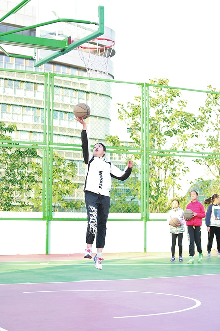 以球育人迎篮而上济南市中小学篮球教育发展绽放精彩