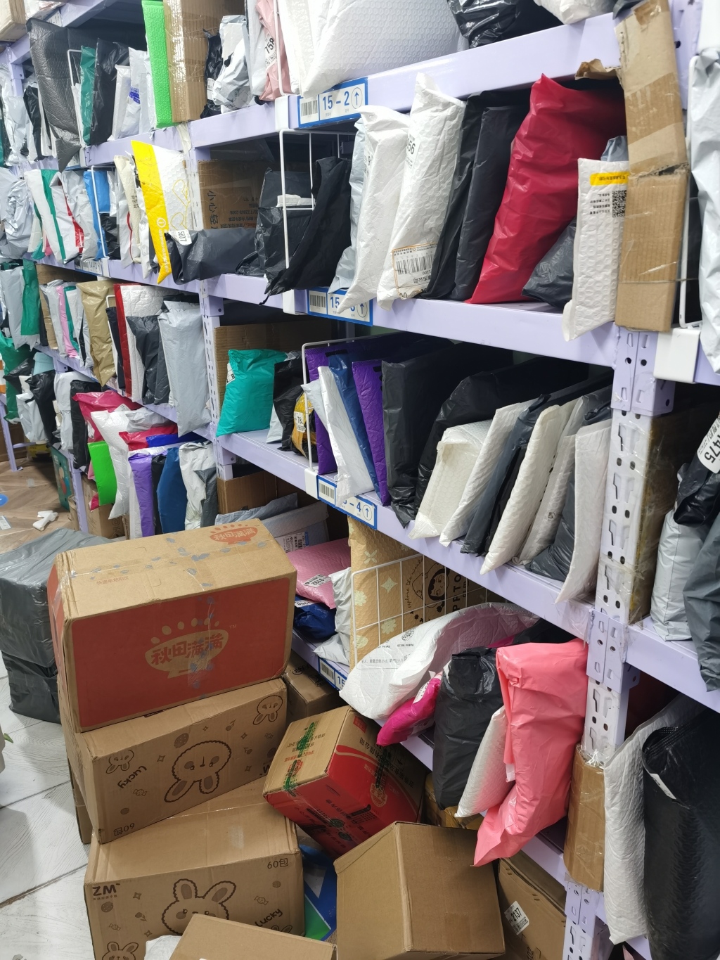 新闻周刊丨什么，今年过“节”不掏钱？“双11”AB面：年轻人忙着省，银发族热衷买