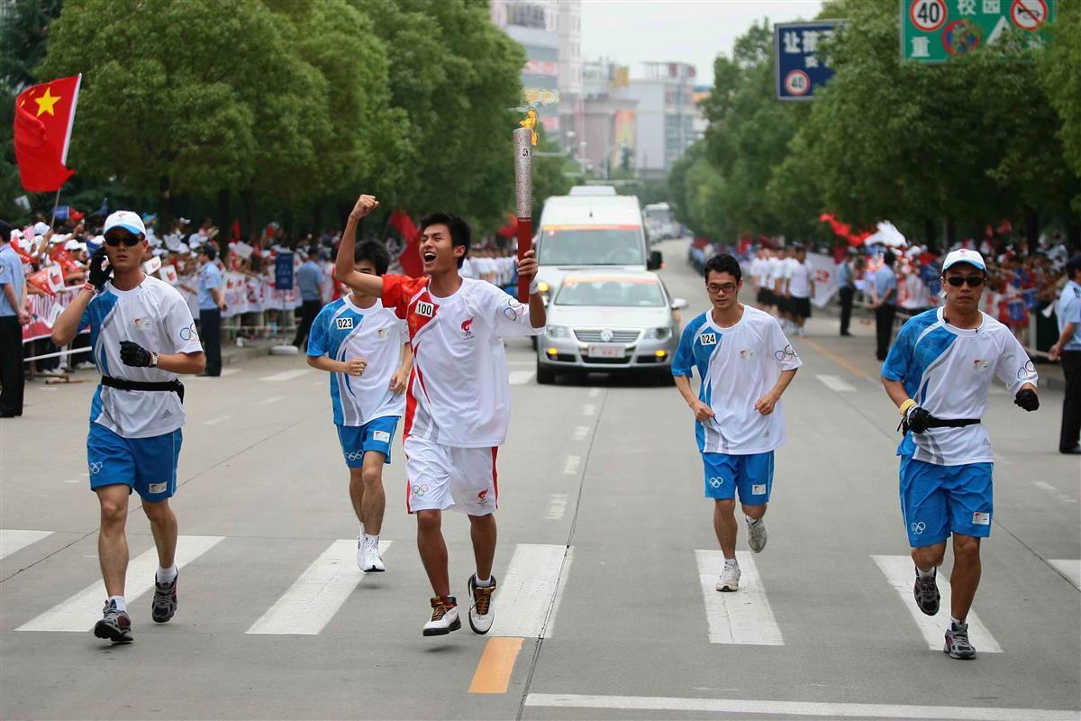 黄牛*党**“追捧”业余篮球赛门票俩街球冠军变身城超创始人