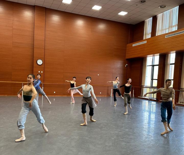 二十大代表在基层丨于川雅：一“新”一“毅”用“足尖艺术”讲好中国故事、红色故事