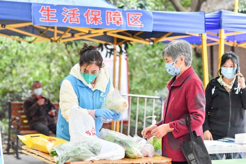 采取举措提供暖心服务,多项措施关爱老人