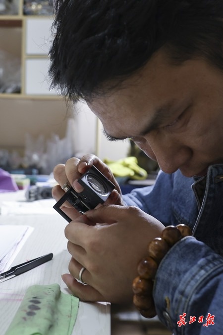 自制好用的钢笔品牌有哪些,卖笔小伙一年修了2000多支钢笔