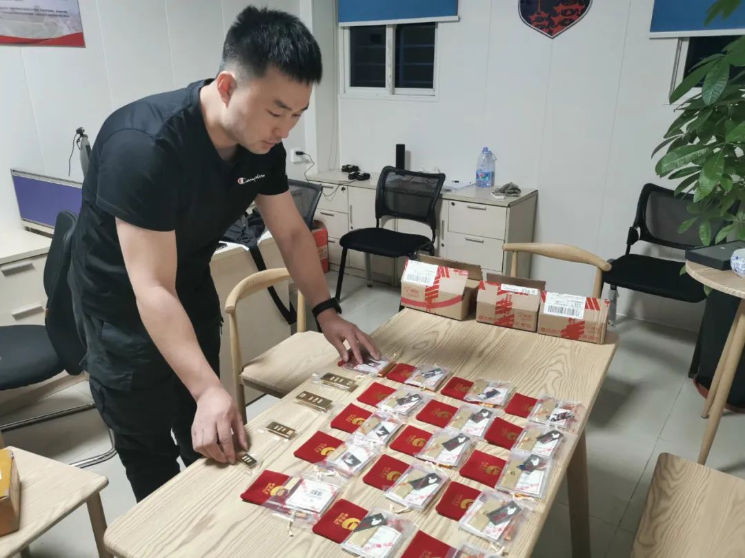 男子购万元黄金帮诈骗团伙洗钱,买金条诈骗案