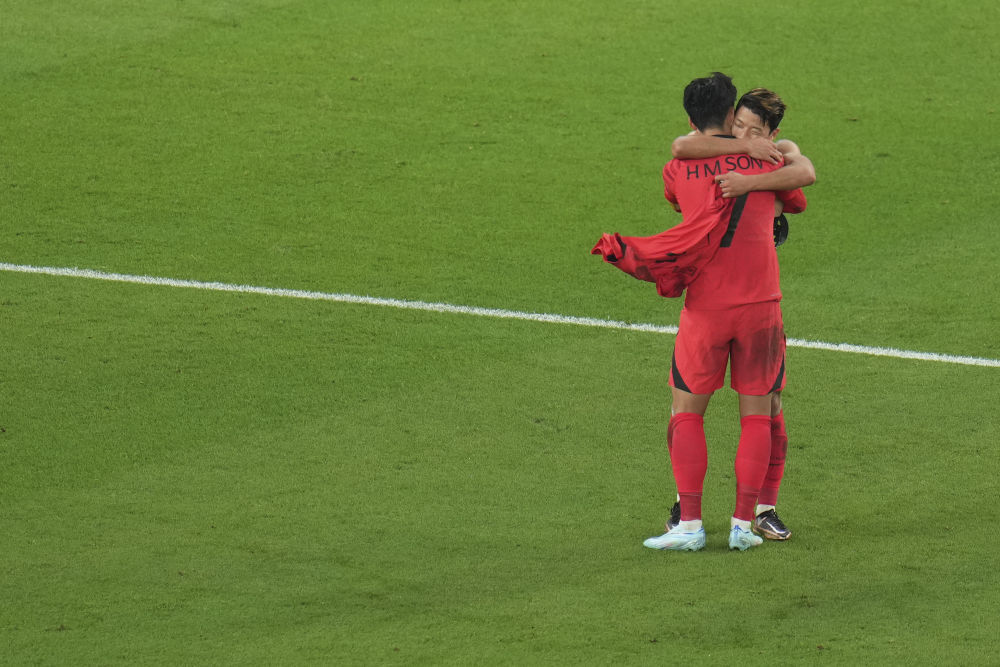 孙兴慜绝杀澳大利亚韩国反应,补时绝杀韩国2-1葡萄牙