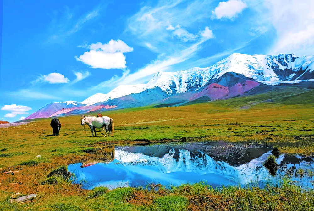 巍巍雪山下，奋蹄凌云的玛沁新气象