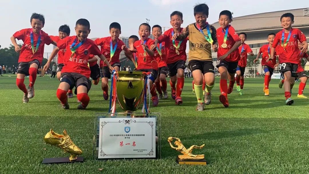 我的足球队,我的足球队昂首向前