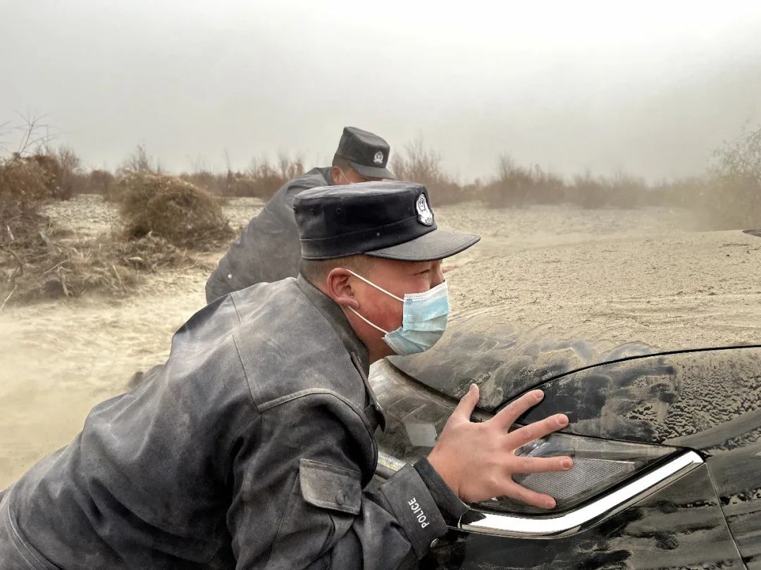 今天是第三个“中国人民警察节”，致敬！