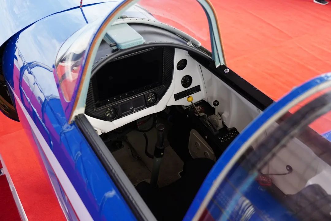 签了！民用初教6首单，雏鹰的常青之路