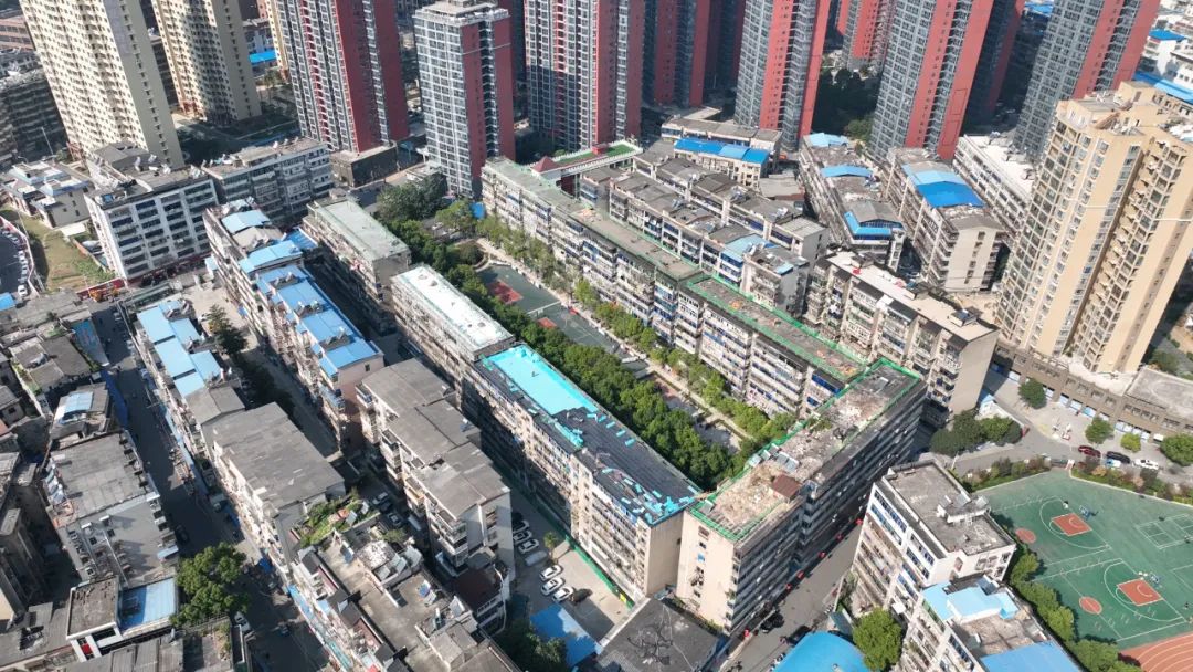 美好鄂城共同缔造｜42户顶楼“水帘洞”顽疾根治了