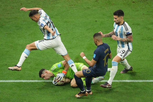 足球世界杯记者说｜潘昱龙：可靠的设备让摄影师事半功倍