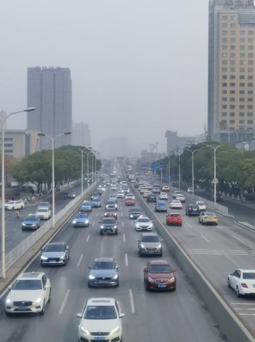 长沙迎节前晚高峰,长沙迎来节前晚高峰