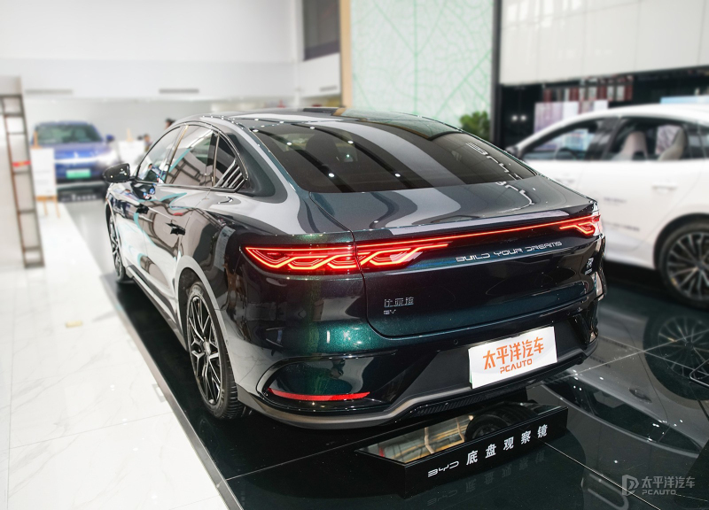 同级20-30万元纯电豪华轿车怎么选,想选一款空间好的车买它准没错