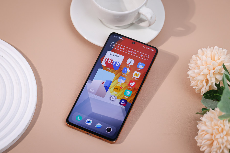 iqoo和小米哪个值得入手,iqoo跟小米哪个更值得入手