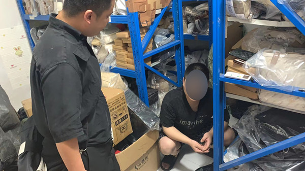 这个团伙开设11家奢侈品网店售假！上海静安警方两年破获337起侵权案件，价值9.5亿余元