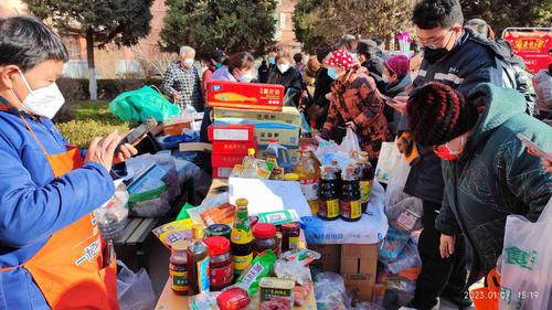 新春走基层定制生产引来八方订单,新春走基层小村网店年货卖得火