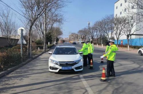 胶州交警春节“不打烊”！严查酒驾醉驾不松懈