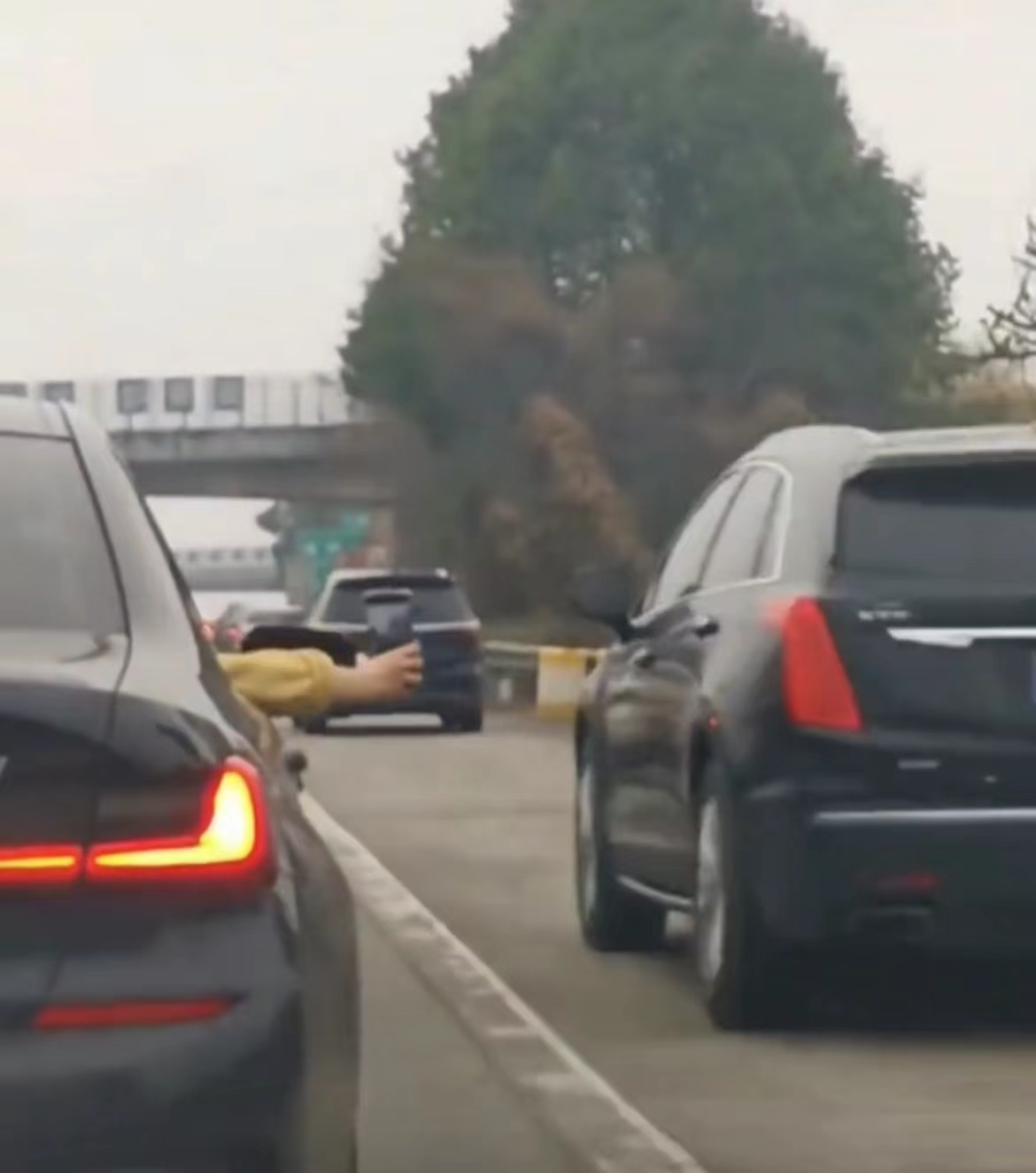 高速应急车道违章拍照举报,高速上占用紧急停车道拍视频举报