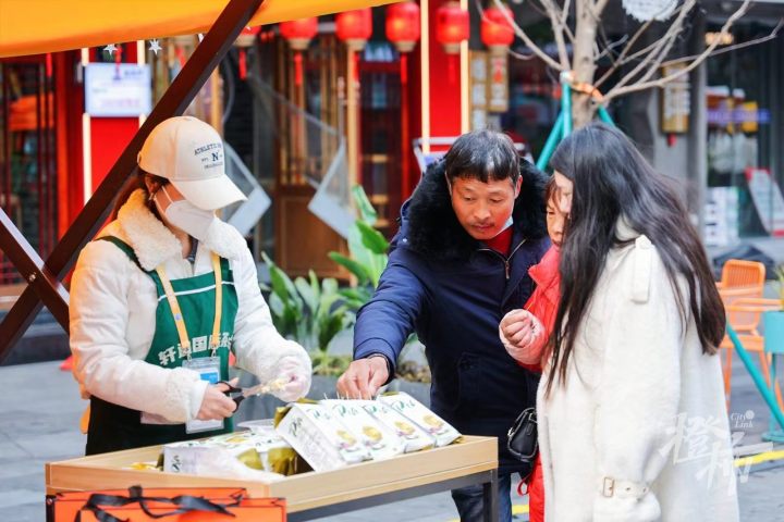 在武林路遇到泰国万金油，爱上英国海藻，进博会市集“有点东西”