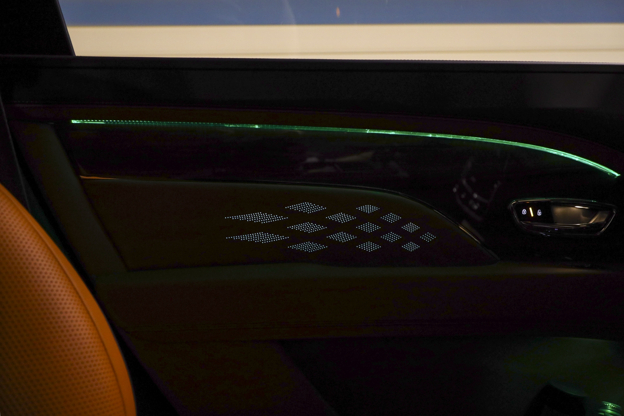 宾利添越bentaygaspeed,2023款宾利添越4.0黑武士落地价