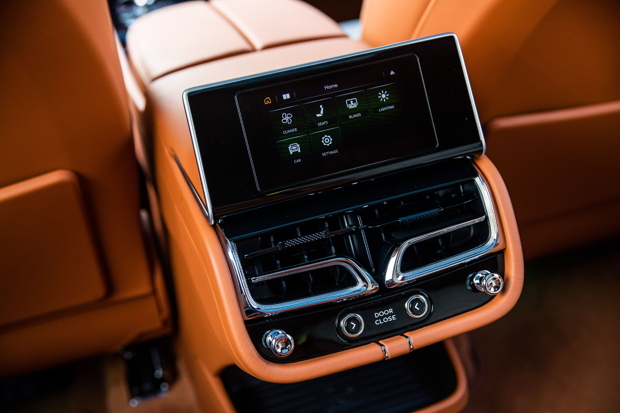 宾利添越bentaygaspeed,2023款宾利添越4.0黑武士落地价