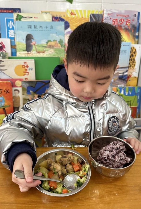 幼儿园过敏的孩子制的特殊食谱,幼儿园鸡蛋过敏代餐