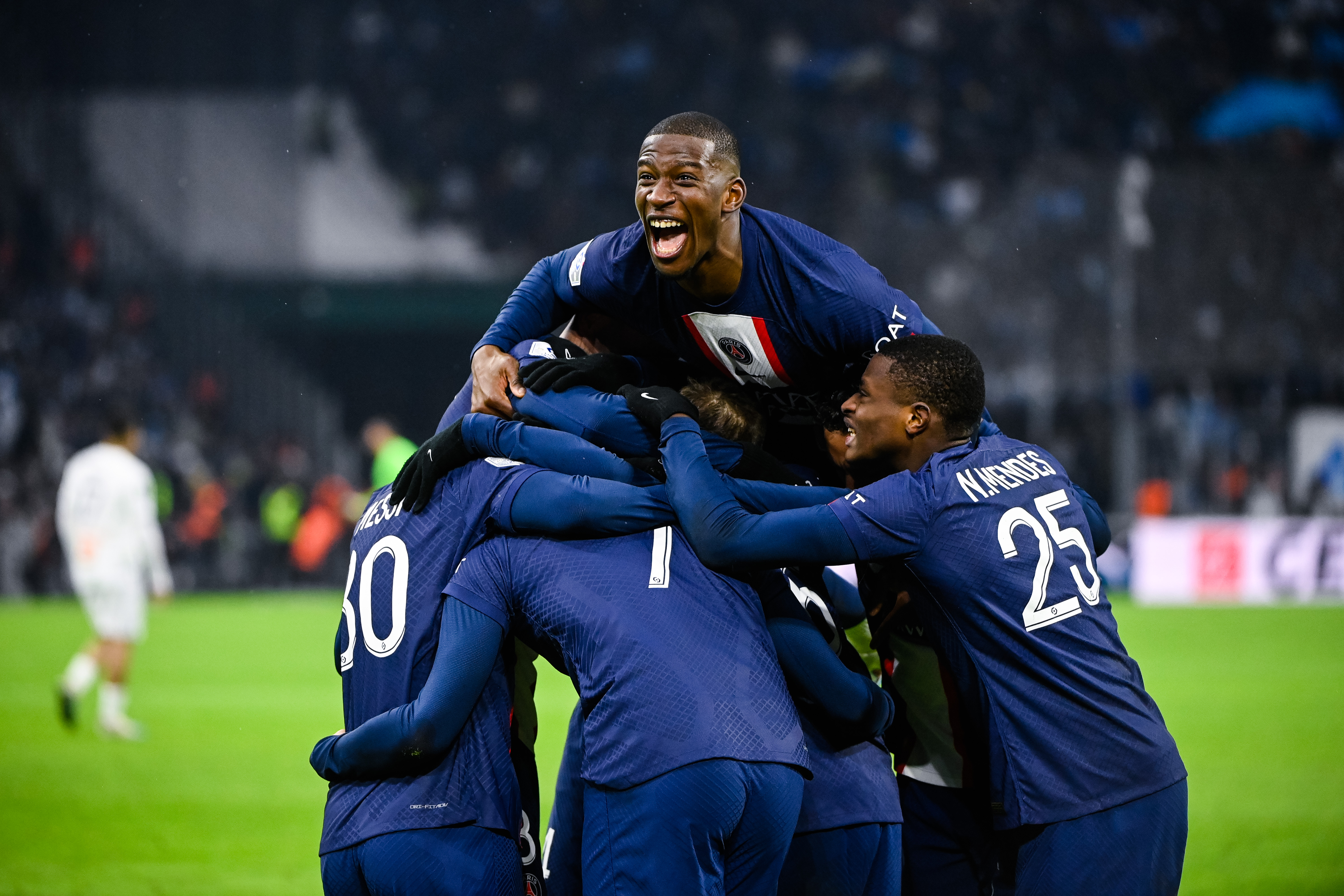 体育足球欧冠,法甲大巴黎马赛直播