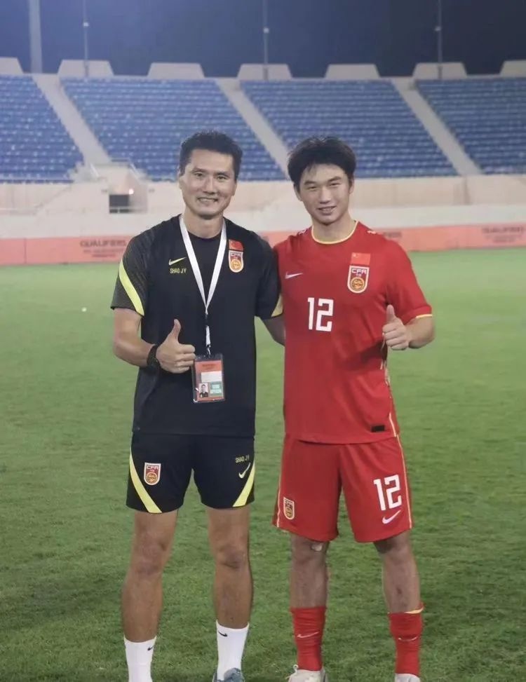 湖北省旧口镇足球运动员张一轩,张一轩湖北足协