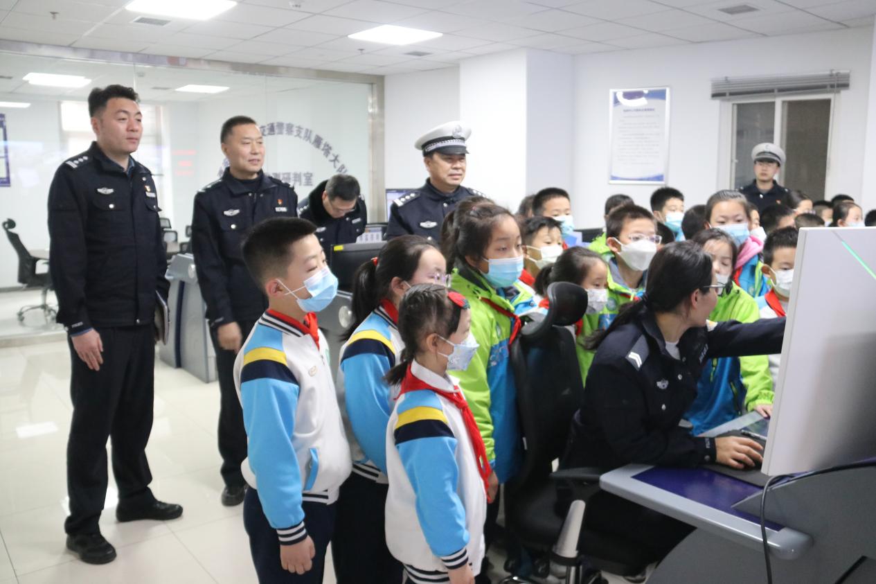 警营开放日走进校园,警营开放日迎来小学生