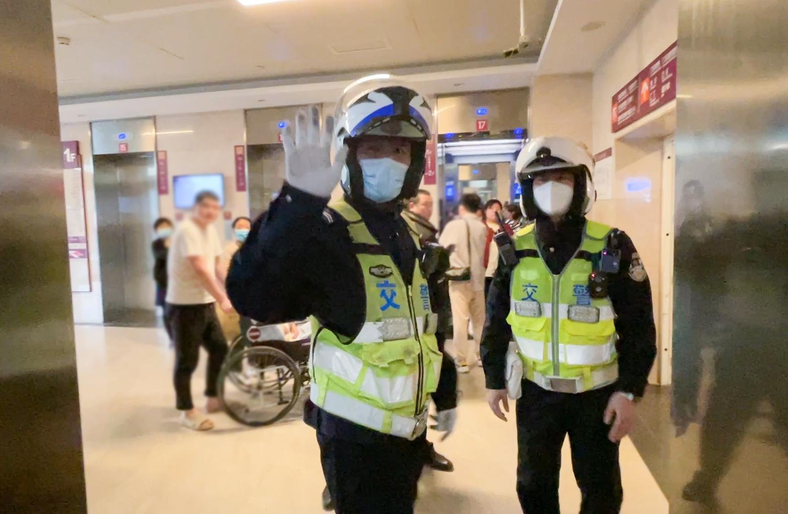 骑警护送大动脉伤者,骑警开道护送人体器官