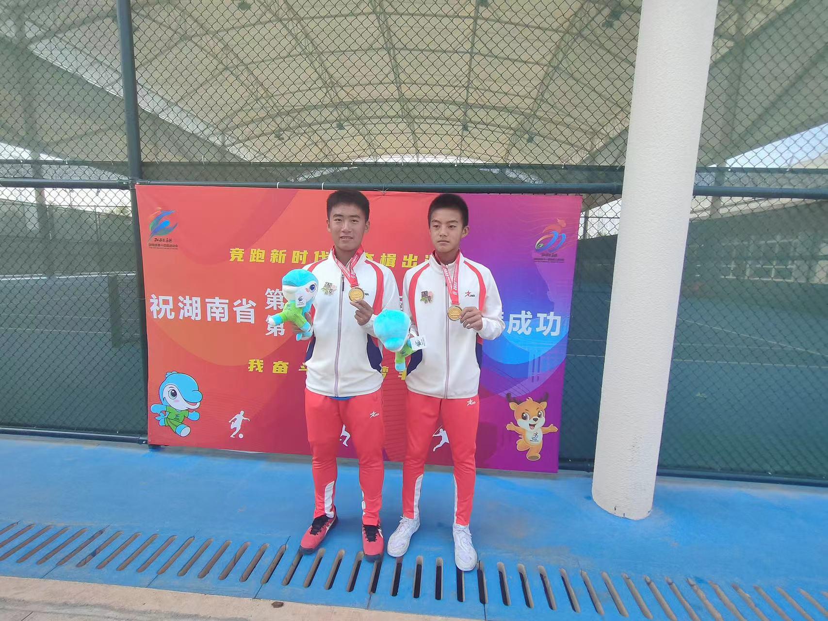 网球少年挥拍,挥拍青春大满贯