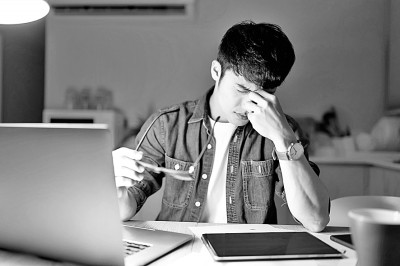 近视合并老花眼怎样配眼镜呢,近视眼遇上老花眼