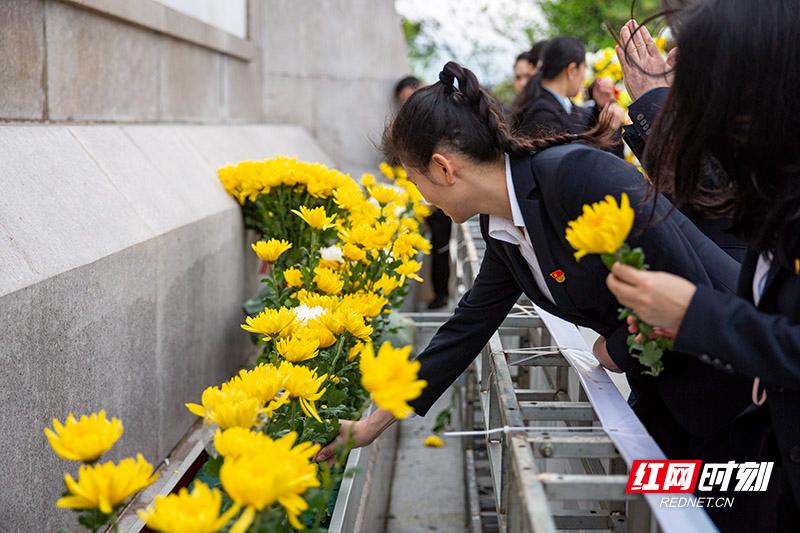 清明祭英烈传承红色基因宣传视频,传承红色基因清明节祭英烈寄语