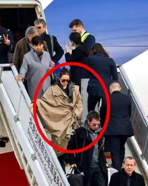 娶了巩俐的雅尔，曾有个漂亮的未婚妻，对方正是法国女神阿佳妮