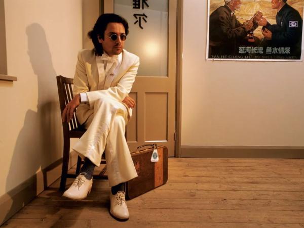 娶了巩俐的雅尔，曾有个漂亮的未婚妻，对方正是法国女神阿佳妮