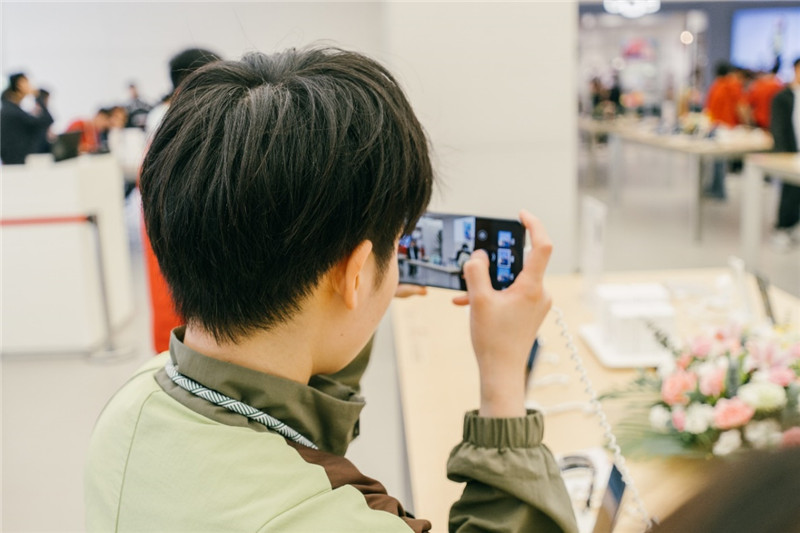 华为智能生活馆入驻西安赛格购物中心