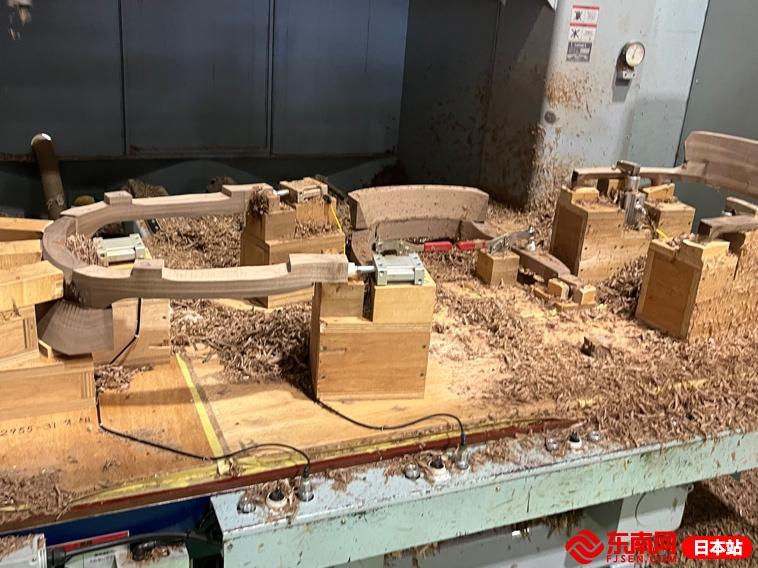 日本广岛的复兴精神：仍在行走的原爆电车与创造经典的曲木工厂