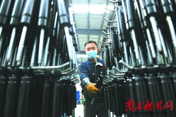 鍗楀厖鍚戝崡鍙戝睍,鍗楀厖鍚戜笢鍙戝睍