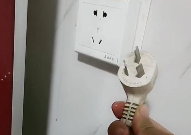 冰箱结冰太厚只需一招立马脱落,冰箱结冰怎么铲掉