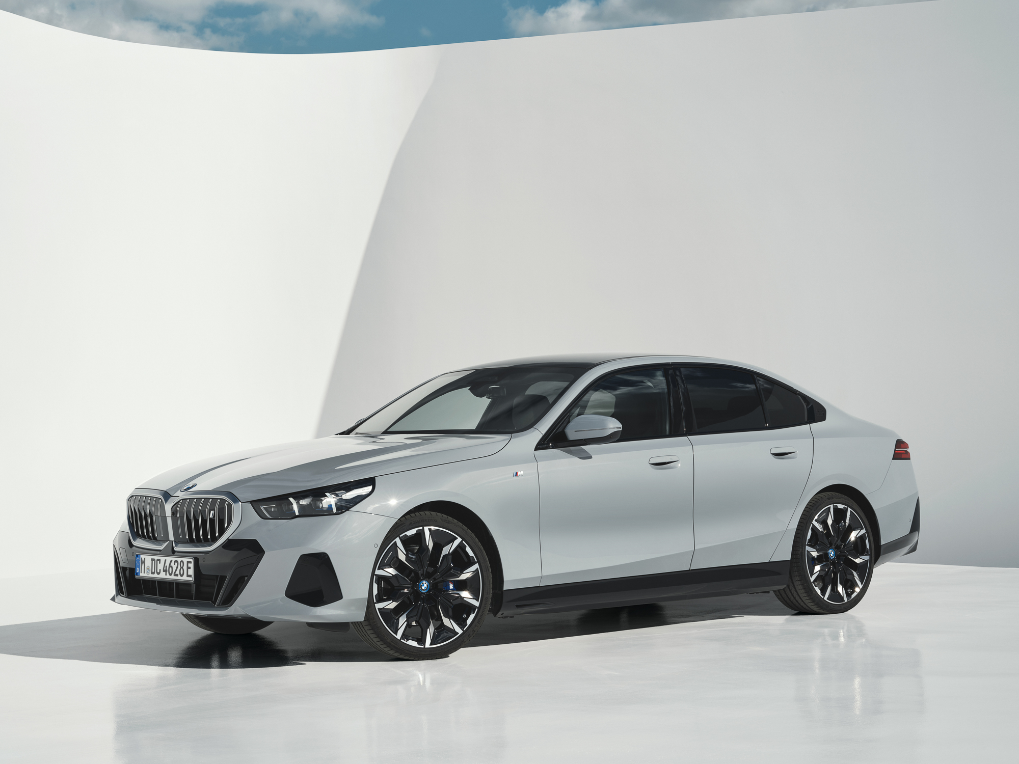 宝马5系大鼻孔两门轿跑敞篷四座,新款宝马5系外观图