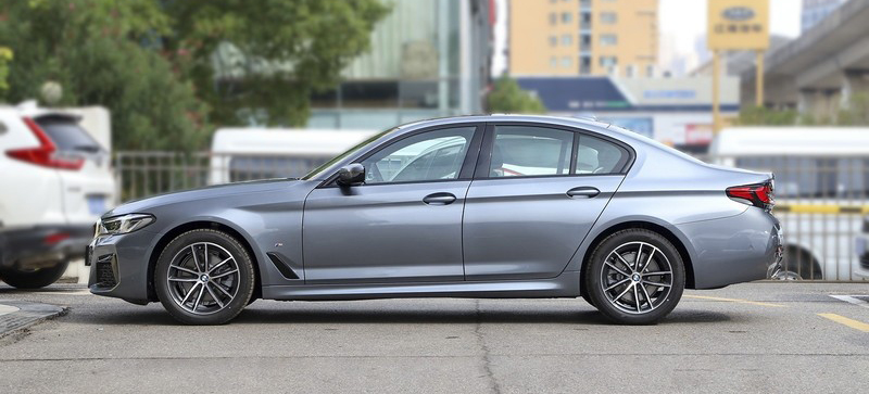 24款宝马5系改装大鼻孔,宝马5系改装大鼻孔前杠