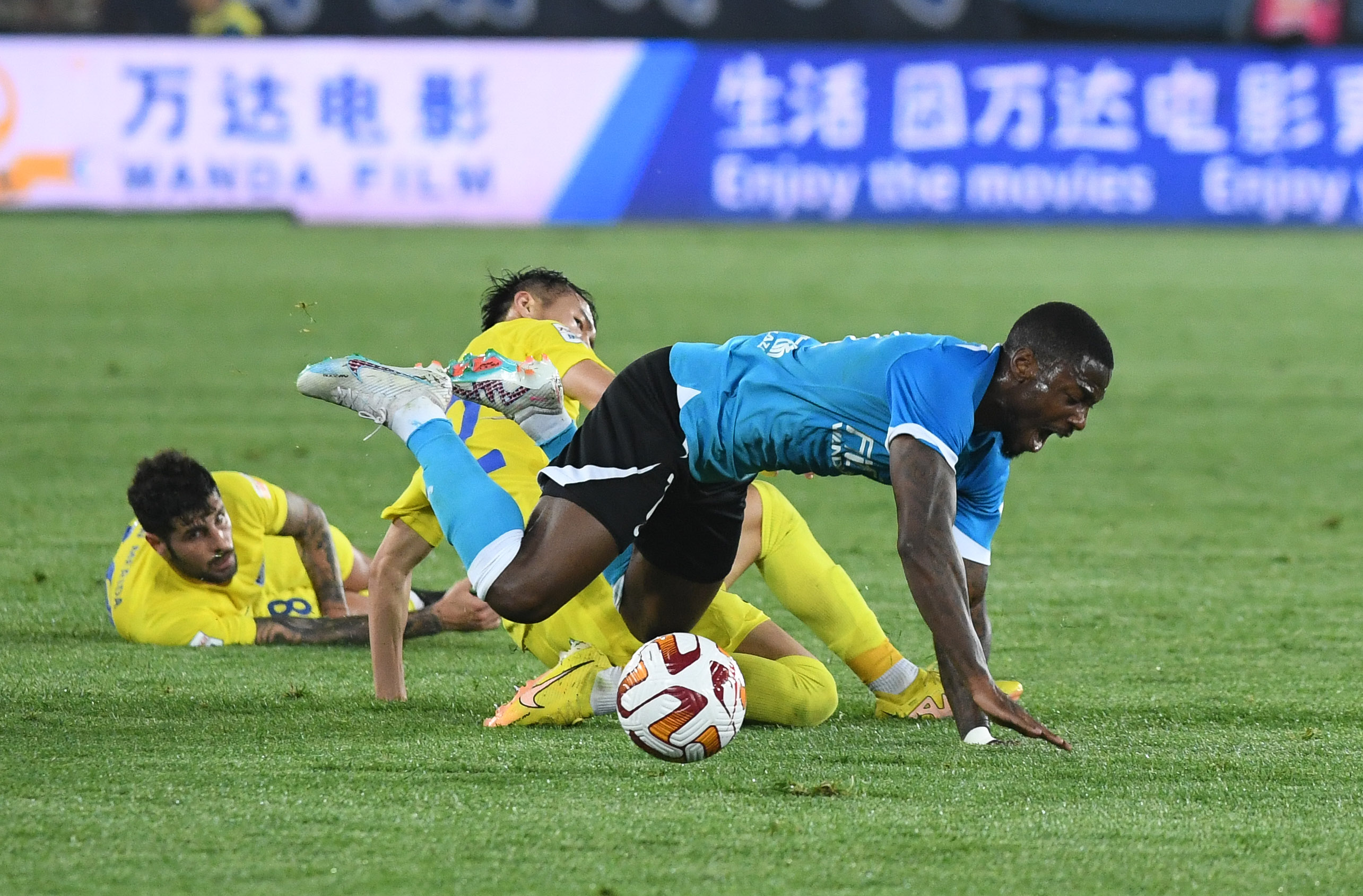 中超津门虎不敌山东泰山,中超大连人vs天津津门虎