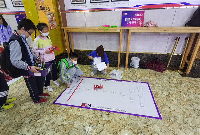 指挥机器人打比赛,机器人指挥大型机器人