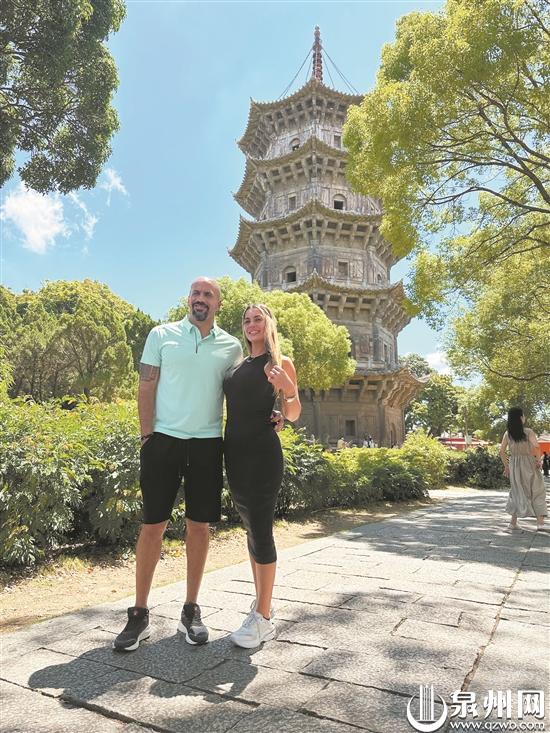 阿根廷球星贝隆粤语,阿根廷球星贝隆来泉州开元寺图片