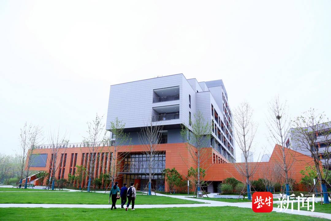 奋跃而上钢琴版,金陵中学一校两址办学