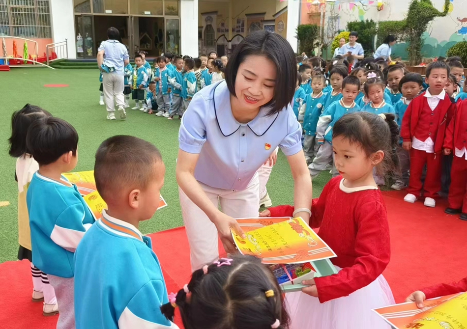 欢庆六一守护儿童健康成长,倾听儿童相伴成长幼儿园活动
