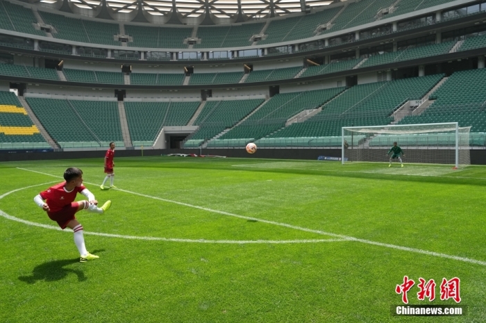 特别的“六一”：新工体首迎藏族儿童足球队