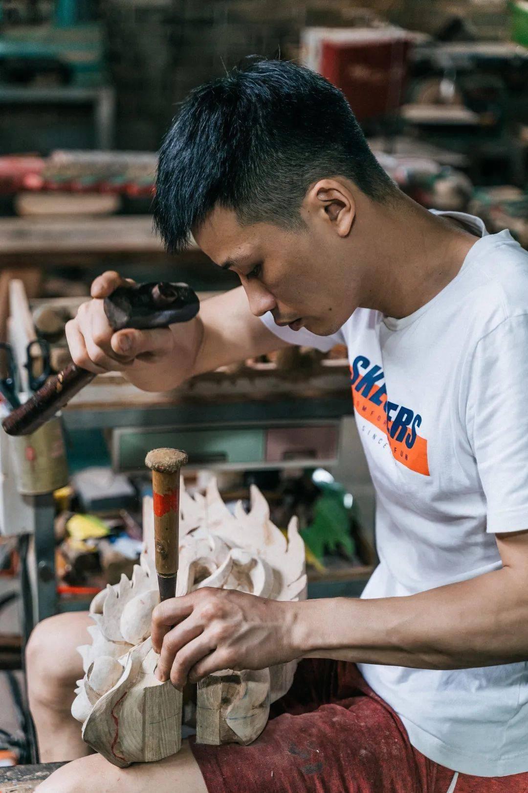 龙舟张伟潮,张伟潮龙头雕刻