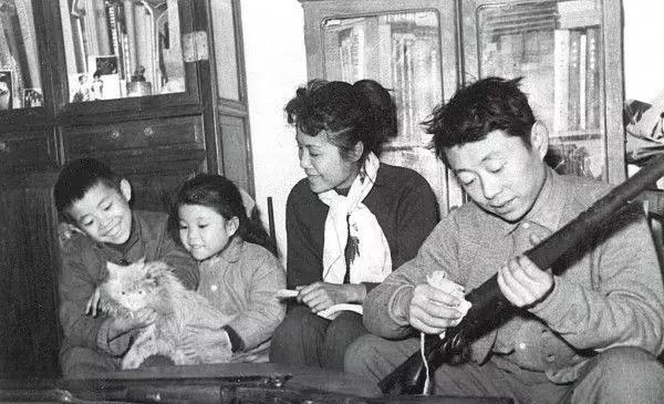 “浪荡汉子”魂归“无愁河”——谨以此文深切缅怀黄永玉先生