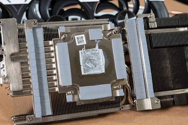 不惜堆料的旗舰“芯”王，索泰GeForceRTX4090PGFOC显卡评测